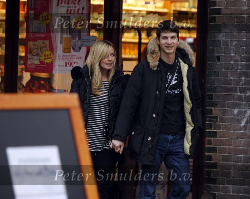 Amsterdam 6 februari 2010
Candy Dulfer met haar vriend op de cornelis schuytstraat.
Peter Smulders bv