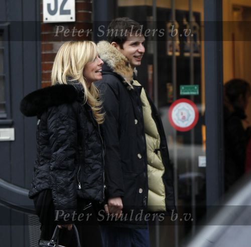 Amsterdam 6 februari 2010
Candy Dulfer met haar vriend op de cornelis schuytstraat.
Peter Smulders bv