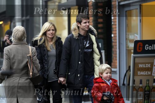 Amsterdam 6 februari 2010
Candy Dulfer met haar vriend op de cornelis schuytstraat.
Peter Smulders bv