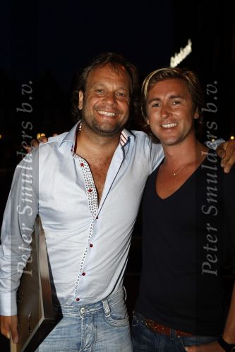 Amsterdam 8 augustus 2009
Mari v d Ven viert zijn 50e verjaardag. Carlo Boszhard met vriend
Peter Smulders bv
