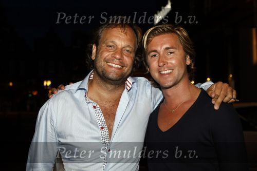 Amsterdam 8 augustus 2009
Mari v d Ven viert zijn 50e verjaardag. Carlo Boszhard met vriend
Peter Smulders bv