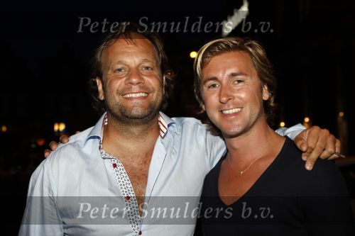Amsterdam 8 augustus 2009
Mari v d Ven viert zijn 50e verjaardag. Carlo Boszhard met vriend
Peter Smulders bv