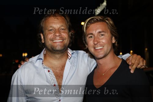 Amsterdam 8 augustus 2009
Mari v d Ven viert zijn 50e verjaardag. Carlo Boszhard met vriend
Peter Smulders bv