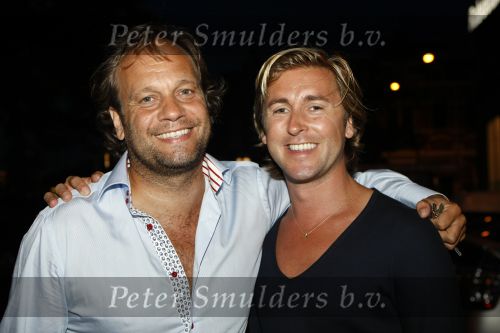 Amsterdam 8 augustus 2009
Mari v d Ven viert zijn 50e verjaardag. Carlo Boszhard met vriend
Peter Smulders bv