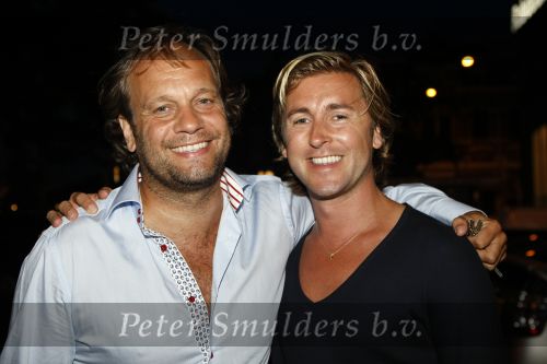 Amsterdam 8 augustus 2009
Mari v d Ven viert zijn 50e verjaardag. Carlo Boszhard met vriend
Peter Smulders bv