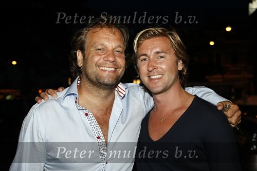 Amsterdam 8 augustus 2009
Mari v d Ven viert zijn 50e verjaardag. Carlo Boszhard met vriend
Peter Smulders bv