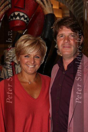 Naarden Vesting, 7 Juni 2009
Perspresentatie van nieuwe produkten Jan des Bouvries en Monique des Bouvrie en Paul Fagel in het Arsenaal.
Caroline Tensen met Peter Gallas
Foto Peter Smulders BV