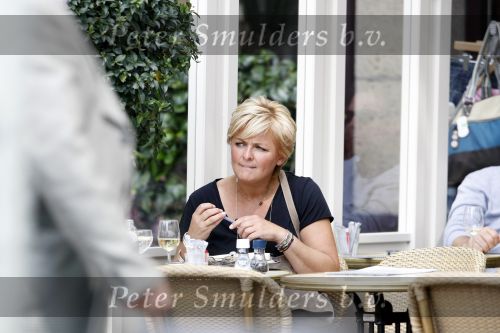 Amsterdam 17 juni 2009
caroline Tensen met dochter Lotte op terras.
Peter Smulders bv