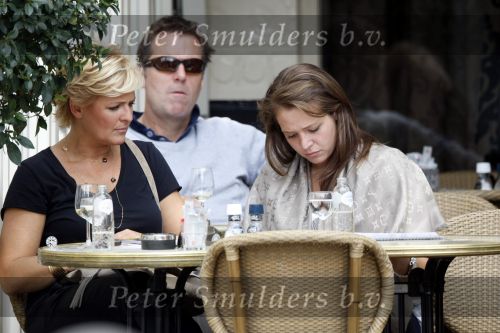 Amsterdam 17 juni 2009
caroline Tensen met dochter Lotte op terras.
Peter Smulders bv