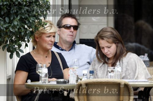 Amsterdam 17 juni 2009
caroline Tensen met dochter Lotte op terras.
Peter Smulders bv