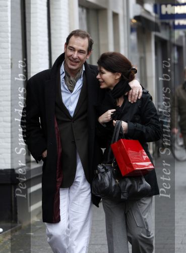 Amsterdam 19 maart 2010
Caroline de Bruijn en Erik de Vogel verliefd op straat.
Peter Smulders bv