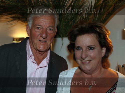 Naarden Vesting, 7 Juni 2009 Catherine Keyl met haar nieuwe engelse vriend in gesprek met Guido den Aantrekker
Foto Peter Smulders Bv