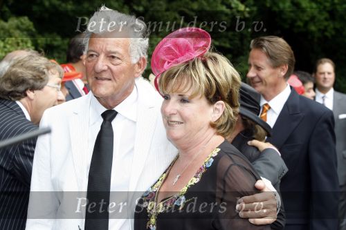 Breukelen 17 juni 2009
Haringparty op Neijenrode. catherine Keyl met nieuwe vriend
Peter Smulders bv