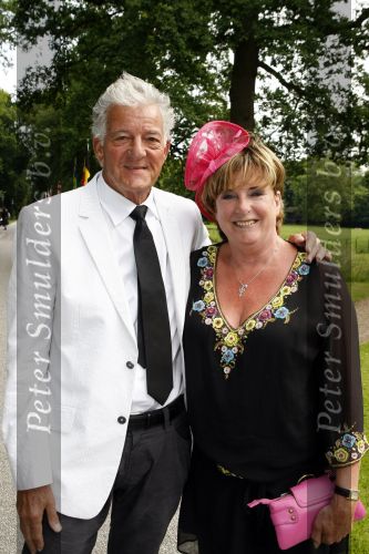 Breukelen 17 juni 2009
Haringparty op Neijenrode. catherine Keyl met nieuwe vriend
Peter Smulders bv