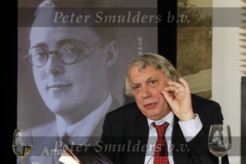 Soestdijk 8 maart 2010
Presentatie boek Annejet v Zijl over prins Bernhard op paleis soestdijk. Cees Fasseur Hans Blom Geert Mak en Philip Freriks zijn aanwezig om het boek te bespreken.
Peter Smulders bv