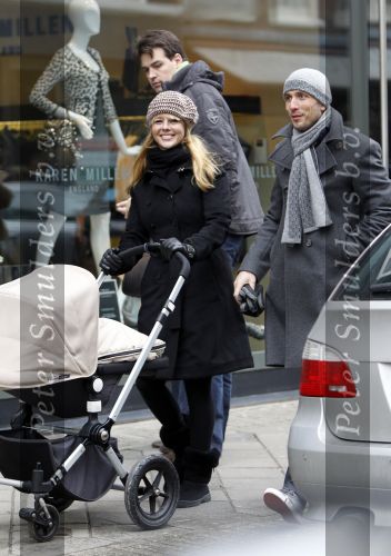 Amsterdam 6 februari 2010
Chantal janzen met vriend Marco achter de kinderwagen op de pc hooftstraat.
Peter Smulders bv