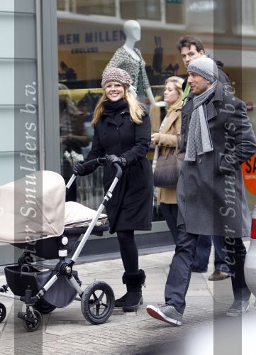 Amsterdam 6 februari 2010
Chantal janzen met vriend Marco achter de kinderwagen op de pc hooftstraat.
Peter Smulders bv