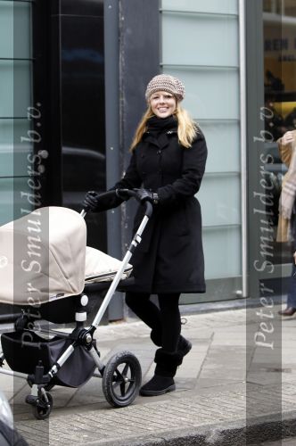 Amsterdam 6 februari 2010
Chantal janzen met vriend Marco achter de kinderwagen op de pc hooftstraat.
Peter Smulders bv