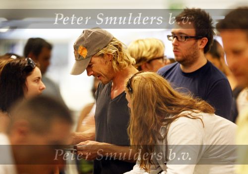 Ibiza 10 juli 2009
chris Zegers en zijn broer vertrekken met het transavia toestel vanaf Ibiza waarmee Wendy v dijk en Erland Galjaard aankomen.
Peter Smulders bv