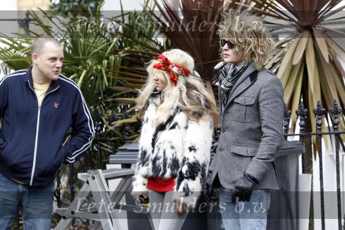 Londen 9 februari 2010
Christina Curry mert vriend Dexter bij haar opengebroken auto.
Peter Smulders bv