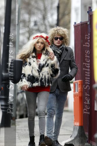 Londen 9 februari 2010
Christina Curry met haar vriendje Dexter op de dag dat de verhuizers bezig zijn. Die dag is ook haar auto opengebroken
Peter Smulders bv