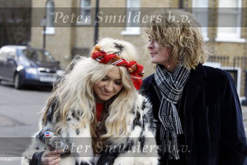 Londen 9 februari 2010
Patricia Paay Christina Curry en haar vriendje Dexter verlaten voor de laatste keer hun huis nadat de verhuizers alles opgehaald hebben.
Peter Smulders bv