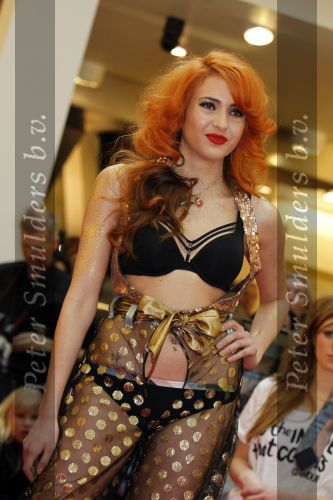 Amsterdam 14 maart 2010
Modeshow in de bijenkorf met diversen Bn ers voor Orange Babies. Christina Curry
Peter Smulders bv