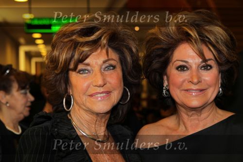 Amsterdam, 28 Februari 2010
Modeshow Paul Schulten in Hotel Okura
Christine Kroonenberg met haar vriendin Netty v d Veer
Foto Peter Smulders BV