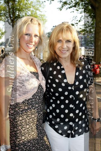 Amsterdam 6 augustus 2009
Premiere circus Stiletto in Carre. Cilly Dartell met schoondochter
Peter Smulders bv