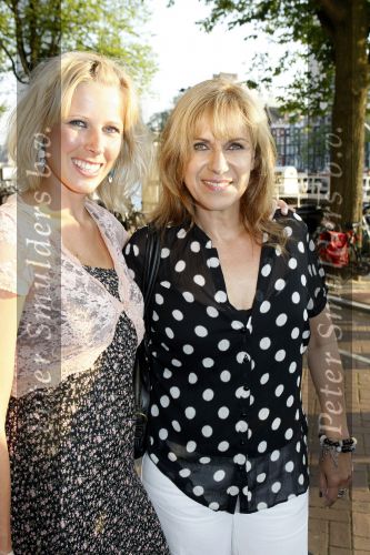 Amsterdam 6 augustus 2009
Premiere circus Stiletto in Carre. Cilly Dartell met schoondochter
Peter Smulders bv