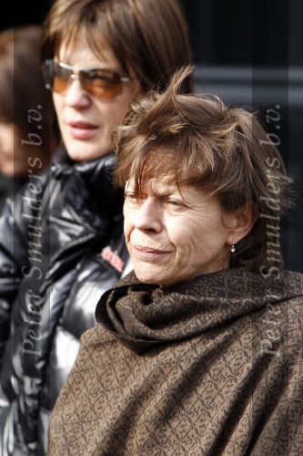 Amsterdam 17 maart 2010
De kist van hans v Mierlo wordt van zijn huis naar de rode hoed gebracht. Zijn vrouw Connie palmen en zijn kinderen zijn daarbij aanwezig.
Peter Smulders bv