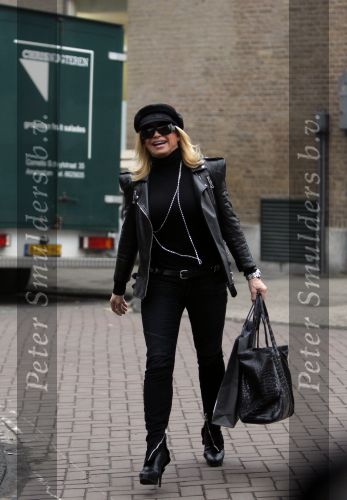 Amsterdam 6 februari 2010
Connie Breukhoven shopt in de uitverkoop op de corneis schuytstraat.
Peter Smulders bv
