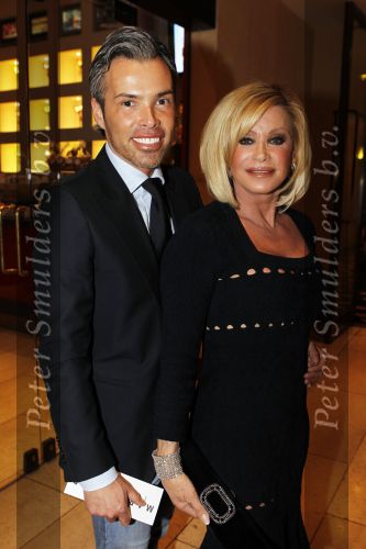 Amsterdam 6 maart 2010
Modeshow Mart Visser in het Hilton. Connie Breukhoven met PA Edwin
Peter Smulders bv
