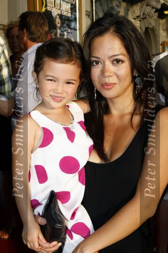 Amsterdam 6 augustus 2009
Premiere circus Stiletto in Carre. Cystine Carreon met dochter
Peter Smulders bv