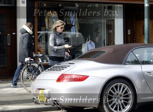 Amsterdam 10 maart 2010
Danielle Overgaag krijgt bekeuring voor niet betaald parkeren op de cornelis schuytstraat. Danielle rijdt in porsche 911 cabrio.
Peter Smulders bv