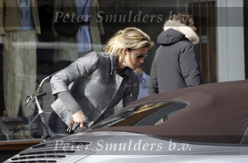 Amsterdam 10 maart 2010
Danielle Overgaag krijgt bekeuring voor niet betaald parkeren op de cornelis schuytstraat. Danielle rijdt in porsche 911 cabrio.
Peter Smulders bv