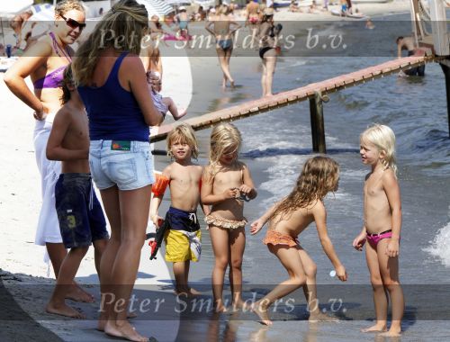 Saint Tropez 31 juli 2009
Danielle Overgaag Oerlemans met dochter Kate  Thijmen Fiene en benjamin op vakantie op saint Tropez.
Peter Smulders bv