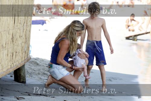 Saint Tropez 31 juli 2009
Danielle Overgaag Oerlemans met dochter Kate  Thijmen Fiene en benjamin op vakantie op saint Tropez.
Peter Smulders bv