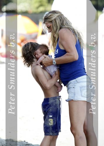 Saint Tropez 31 juli 2009
Danielle Overgaag Oerlemans met dochter Kate  Thijmen Fiene en benjamin op vakantie op saint Tropez.
Peter Smulders bv