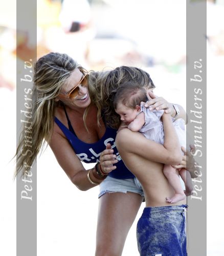 Saint Tropez 31 juli 2009
Danielle Overgaag Oerlemans met dochter Kate  Thijmen Fiene en benjamin op vakantie op saint Tropez.
Peter Smulders bv