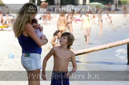 Saint Tropez 31 juli 2009
Danielle Overgaag Oerlemans met dochter Kate  Thijmen Fiene en benjamin op vakantie op saint Tropez.
Peter Smulders bv