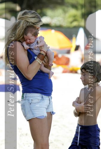 Saint Tropez 31 juli 2009
Danielle Overgaag Oerlemans met dochter Kate  Thijmen Fiene en benjamin op vakantie op saint Tropez.
Peter Smulders bv