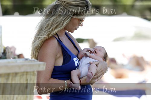 Saint Tropez 31 juli 2009
Danielle Overgaag Oerlemans met dochter Kate  Thijmen Fiene en benjamin op vakantie op saint Tropez.
Peter Smulders bv