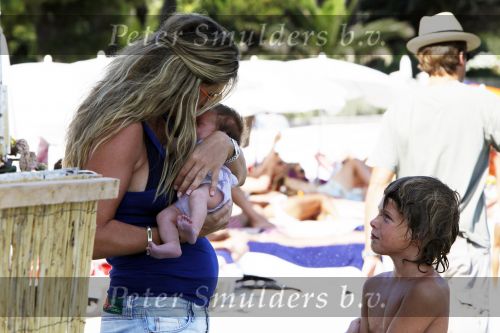 Saint Tropez 31 juli 2009
Danielle Overgaag Oerlemans met dochter Kate  Thijmen Fiene en benjamin op vakantie op saint Tropez.
Peter Smulders bv