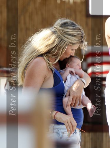 Saint Tropez 31 juli 2009
Danielle Overgaag Oerlemans met dochter Kate  Thijmen Fiene en benjamin op vakantie op saint Tropez.
Peter Smulders bv