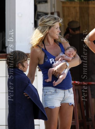 Saint Tropez 31 juli 2009
Danielle Overgaag Oerlemans met dochter Kate  Thijmen Fiene en benjamin op vakantie op saint Tropez.
Peter Smulders bv