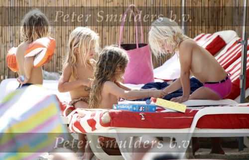 Saint Tropez 31 juli 2009
Danielle Overgaag Oerlemans met dochter Kate  Thijmen Fiene en benjamin op vakantie op saint Tropez.
Peter Smulders bv