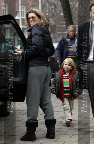 Amsterdam 15 februari 2010
Danielle Oerlemans met zoon Benjamin kopen een goudvis.
Pter Smulders bv