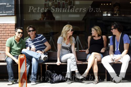 Amsterdam 24 juni 2009
Een Hoogzwangere Danielle Overgaag met Leco v Zadelhoff op terras.
Peter Smulders bv