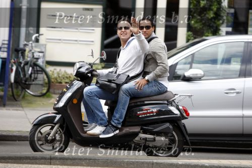 Amsterdam 18 juni 2009
Dads moment georganiseerd door the class company.
De heren gingen op scooters door de stad. Danny Landzaat met een vriend
Peter Smulders bv